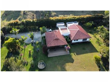 Venta de Hermosa Casa Campestre Cerca del Aeropuerto