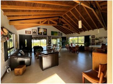 Venta de Hermosa Casa Campestre Cerca del Aeropuerto