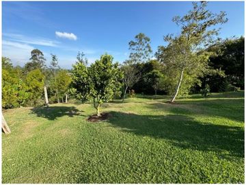 Venta de Hermosa Casa Campestre Cerca del Aeropuerto