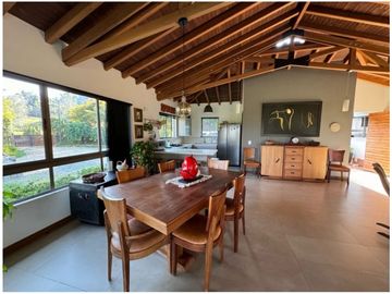 Venta de Hermosa Casa Campestre Cerca del Aeropuerto