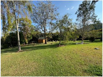 Venta de Hermosa Casa Campestre Cerca del Aeropuerto