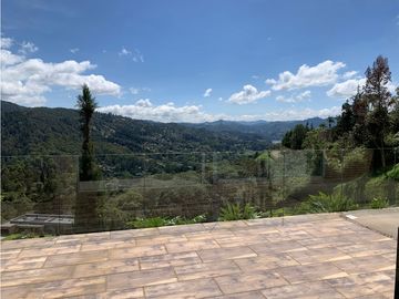 Venta Hermosa Casa de Lujo El Retiro Urb. Cerrada Vista Panoramica