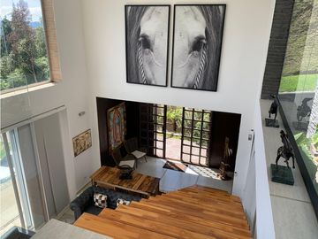 Venta Hermosa Casa de Lujo El Retiro Urb. Cerrada Vista Panoramica