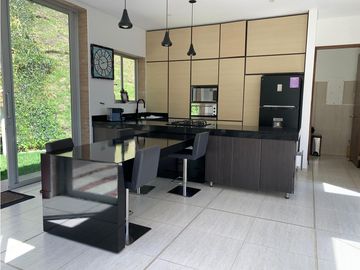 Venta Hermosa Casa de Lujo El Retiro Urb. Cerrada Vista Panoramica