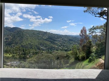 Venta Hermosa Casa de Lujo El Retiro Urb. Cerrada Vista Panoramica