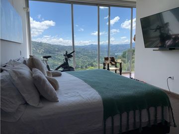 Venta Hermosa Casa de Lujo El Retiro Urb. Cerrada Vista Panoramica
