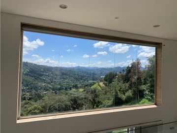Venta Hermosa Casa de Lujo El Retiro Urb. Cerrada Vista Panoramica