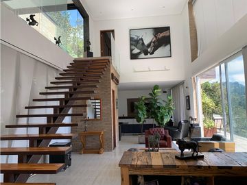 Venta Hermosa Casa de Lujo El Retiro Urb. Cerrada Vista Panoramica
