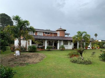 Venta de Finca Tradicional en Llanogrande Ubicación y Topografía Plana