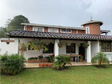 Venta de Finca Tradicional en Llanogrande Ubicación y Topografía Plana