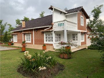 Venta de Finca Tradicional en Llanogrande Ubicación y Topografía Plana