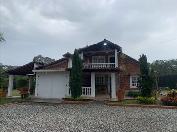 Venta de Finca Tradicional en Llanogrande Ubicación y Topografía Plana