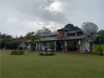 Venta de Finca Tradicional en Llanogrande Ubicación y Topografía Plana