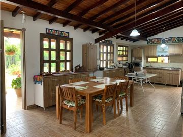 Venta de Finca Tradicional en Llanogrande Ubicación y Topografía Plana
