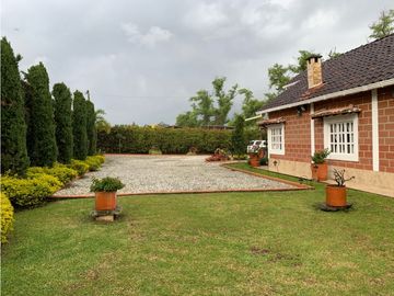 Venta de Finca Tradicional en Llanogrande Ubicación y Topografía Plana