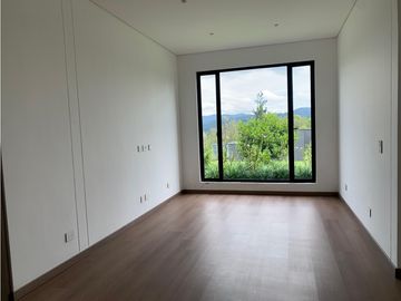 Venta de Hermosa Casa en El Retiro, Urbanización Cerrada y Ubicación