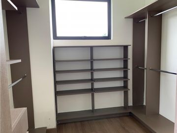 Venta de Hermosa Casa en El Retiro, Urbanización Cerrada y Ubicación