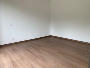 Venta de Hermosa Casa en El Retiro, Urbanización Cerrada y Ubicación