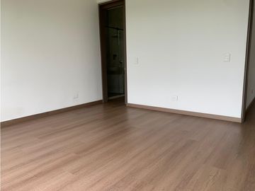 Venta de Hermosa Casa en El Retiro, Urbanización Cerrada y Ubicación