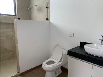 Venta de Hermosa Casa en El Retiro, Urbanización Cerrada y Ubicación