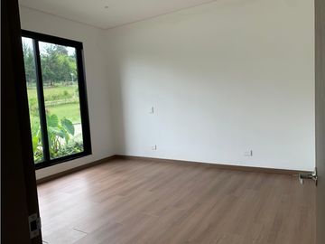 Venta de Hermosa Casa en El Retiro, Urbanización Cerrada y Ubicación