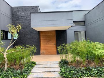 Venta de Hermosa Casa en El Retiro, Urbanización Cerrada y Ubicación
