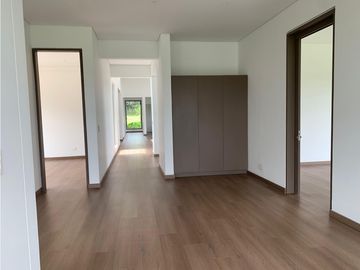Venta de Hermosa Casa en El Retiro, Urbanización Cerrada y Ubicación