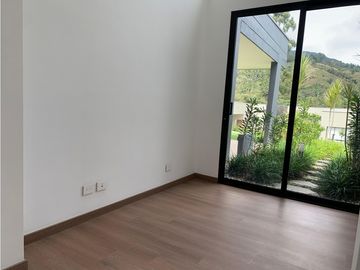 Venta de Hermosa Casa en El Retiro, Urbanización Cerrada y Ubicación