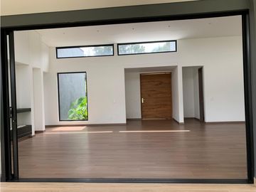 Venta de Hermosa Casa en El Retiro, Urbanización Cerrada y Ubicación