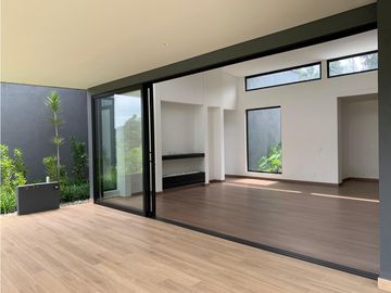 Venta de Hermosa Casa en El Retiro, Urbanización Cerrada y Ubicación