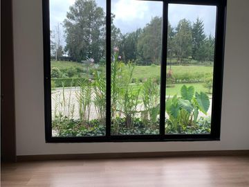 Venta de Hermosa Casa en El Retiro, Urbanización Cerrada y Ubicación