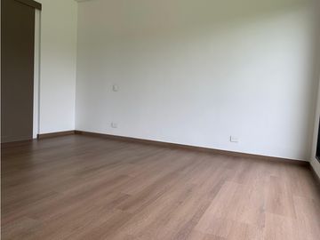 Venta de Hermosa Casa en El Retiro, Urbanización Cerrada y Ubicación
