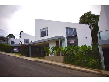 Venta de Casa en Unidad Cerrada El Retiro Sector La María