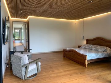 Venta de Hermosa Casa de Lujo en Urbanización Cerrada Alto de Palmas