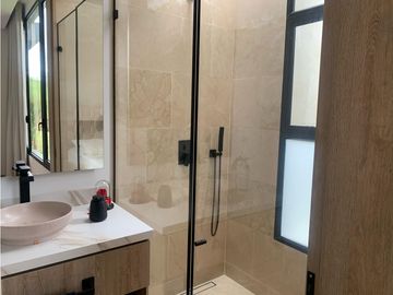 Venta de Hermosa Casa de Lujo en Urbanización Cerrada Alto de Palmas