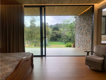 Venta de Hermosa Casa de Lujo en Urbanización Cerrada Alto de Palmas