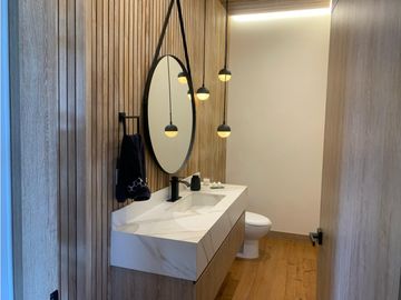 Venta de Hermosa Casa de Lujo en Urbanización Cerrada Alto de Palmas