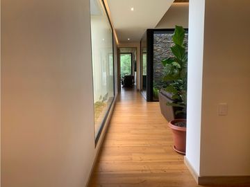 Venta de Hermosa Casa de Lujo en Urbanización Cerrada Alto de Palmas