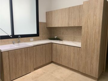Venta de Hermosa Casa de Lujo en Urbanización Cerrada Alto de Palmas