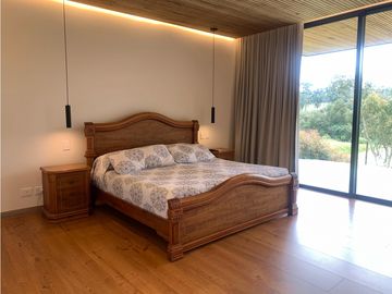 Venta de Hermosa Casa de Lujo en Urbanización Cerrada Alto de Palmas