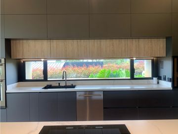 Venta de Hermosa Casa de Lujo en Urbanización Cerrada Alto de Palmas