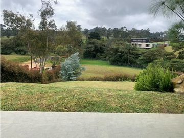 Venta de Hermosa Casa de Lujo en Urbanización Cerrada Alto de Palmas