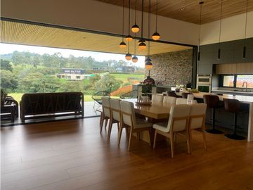 Venta de Hermosa Casa de Lujo en Urbanización Cerrada Alto de Palmas