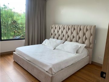 Venta de Hermosa Casa de Lujo en Urbanización Cerrada Alto de Palmas