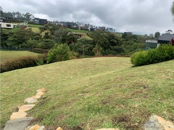 Venta de Hermosa Casa de Lujo en Urbanización Cerrada Alto de Palmas