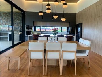 Venta de Hermosa Casa de Lujo en Urbanización Cerrada Alto de Palmas
