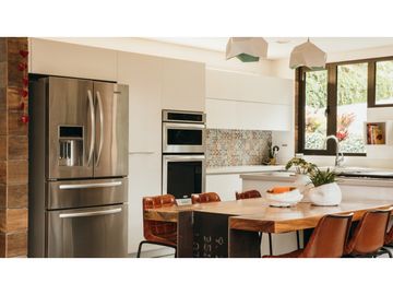 Venta de Hermosa Casa en El Alto de Palmas, Unidad Cerrada Naturaleza