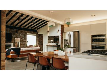 Venta de Hermosa Casa en El Alto de Palmas, Unidad Cerrada Naturaleza