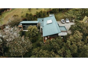 Venta de Hermosa Casa en El Alto de Palmas, Unidad Cerrada Naturaleza