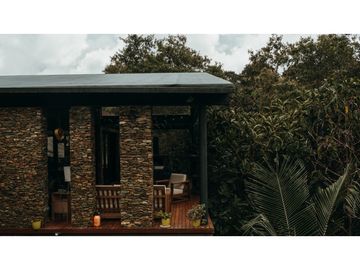 Venta de Hermosa Casa en El Alto de Palmas, Unidad Cerrada Naturaleza